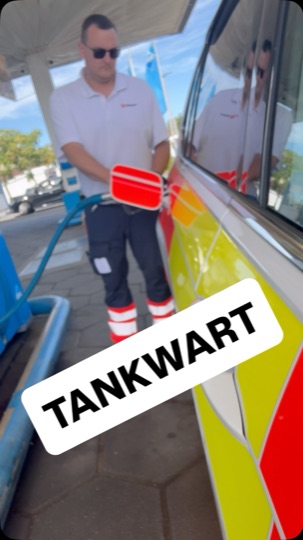 Reel „Tankwart“ auf Instagram ansehen