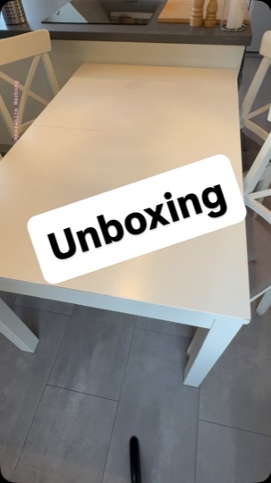 Reel „Unboxing“ auf Instagram ansehen